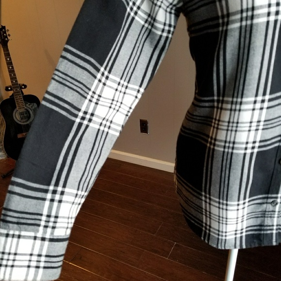 Black and white plaid Button down shirt - Picture 4 of 6